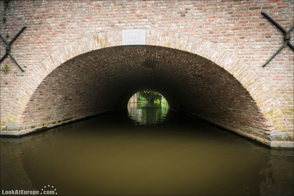 LookAtEurope.com - Фотогалоп по Европе. Чехия, Германия, Голландия.  Подземные каналы города Хертогенбош | Holland, Binnendieze in Hertogenbosch