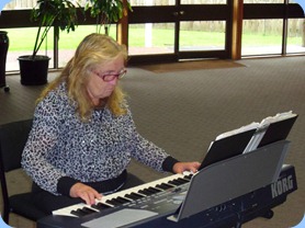 Desiree Barrows playing her Korg Pa500. Desiree is recovering from a badly broken wrist but is not letting that stop her enthusiasm for her music.