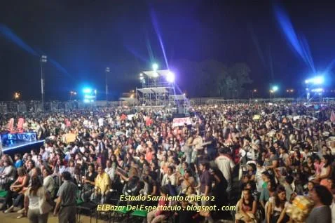 Estadio Sarmiento a pleno 2.jpg