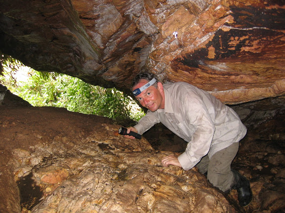 Peter Møllmann explorant une grotte au sud de Rurrenabaque. Bolivie, 22 janvier 2004. Photo : J. F. Christensen