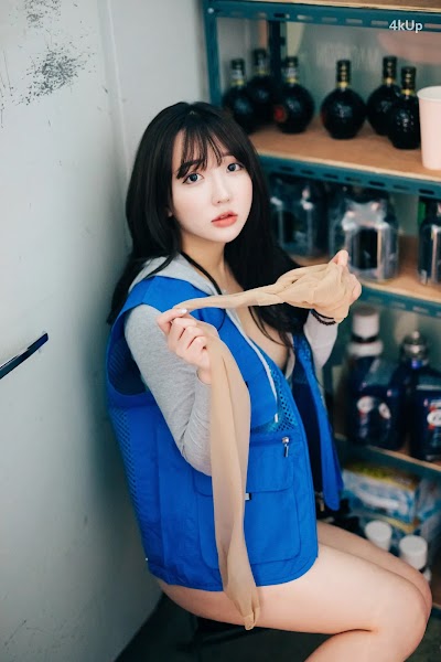 [Loozy] Son Ye-Eun (손예은) CS Part Timer