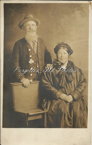 Old couple DL Cyko Postcard