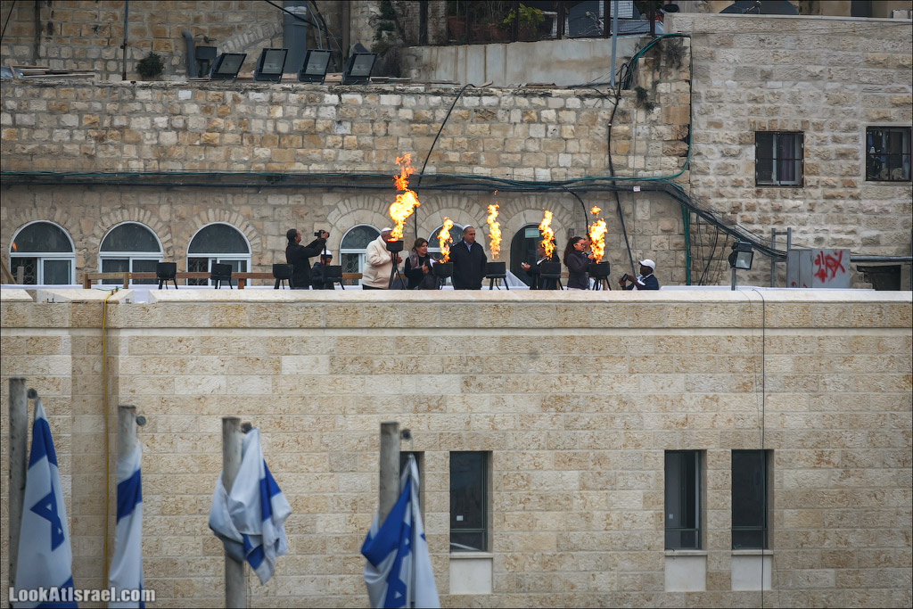 Ханука в старом городе в Иерусалиме. LookAtIsrael.com - Фото путешествия по Израилю | Hanukkah in Old City of Jerusalem | חנוכה בעיר העתיקה ירושלים