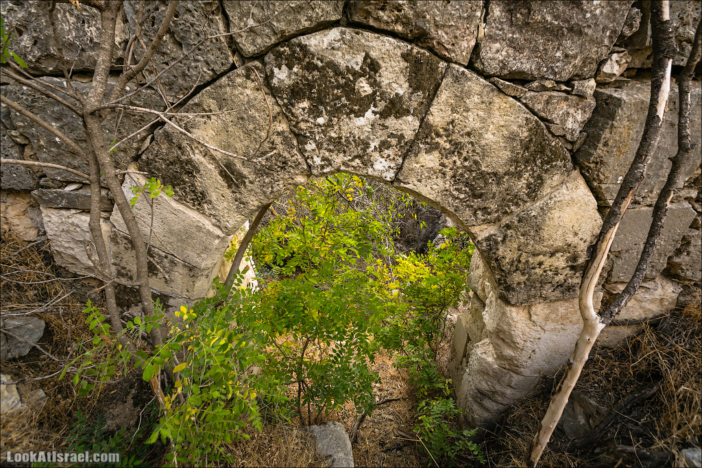 LookAtIsrael.com - Фото путешествия по Израилю | Крепость Бельмонт в кибуце Цуба | Belmont fortress