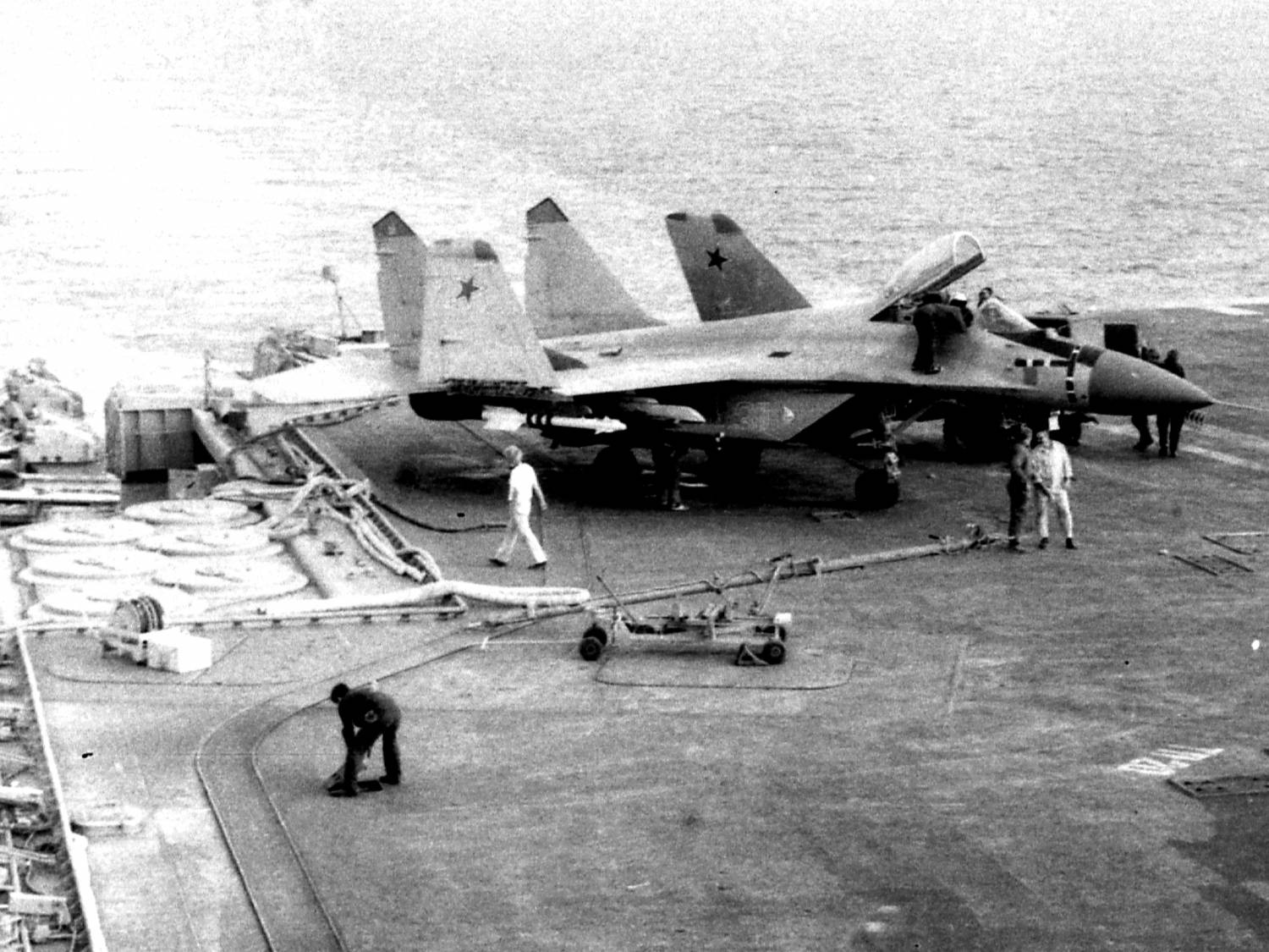 [MiG-29K-Fighter-Aircraft-Carrier-Adm%255B22%255D.jpg]