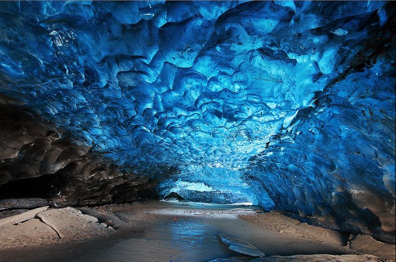 Skaftafell-ice-cave-3