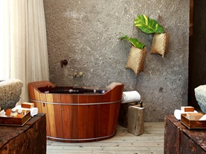 lavabo de piedra bañera de madera lavabo-de-piedra-bañera-de-madera