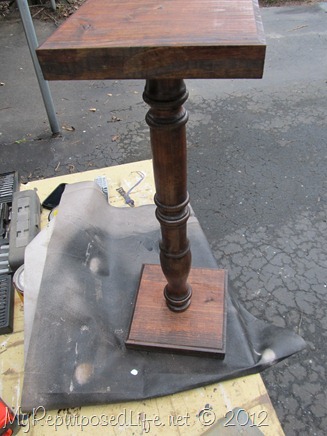 pedestal stand