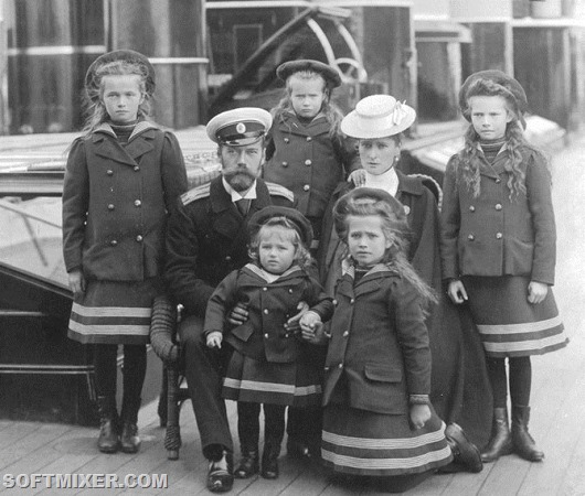 The Russian Czar Nicholas II with his family, from left: Olga, Nicholas II, Anastasia, Tsarevich Alexei, Tatiana, the Czarina Alexandra, Maria.