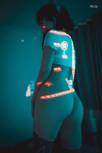 DJAWA Photo – Son Ye-Eun (손예은) Retro Gaming Girl