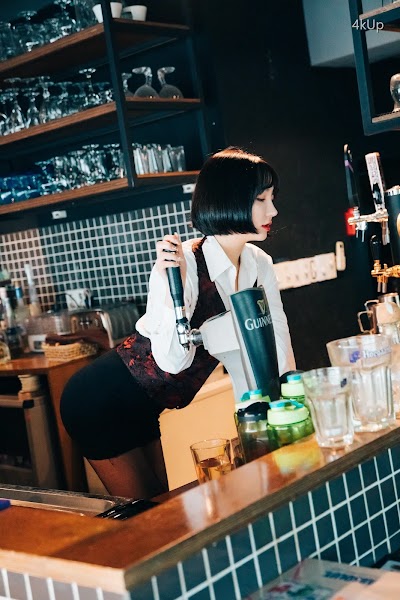[Loozy] Son Ye-Eun (손예은) Tainted Love Bar