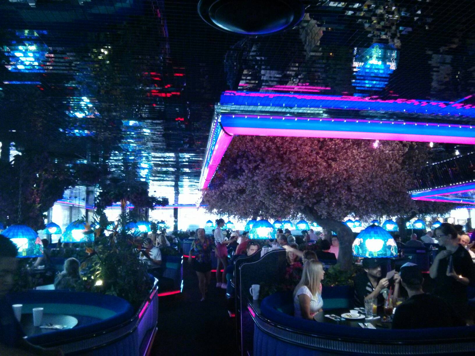 Vegas Holiday 2013 pepper mill fireside lounge