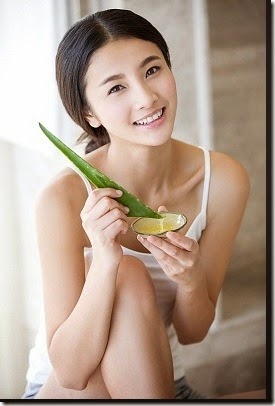 woman with natural aloe gel