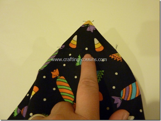 Trick or Treat bag tutorial by Crafty Cousins (21)