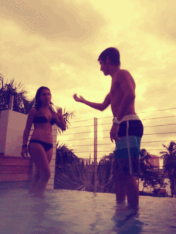 tumblr_maehdvgCzX1qhy093o1_250.gif