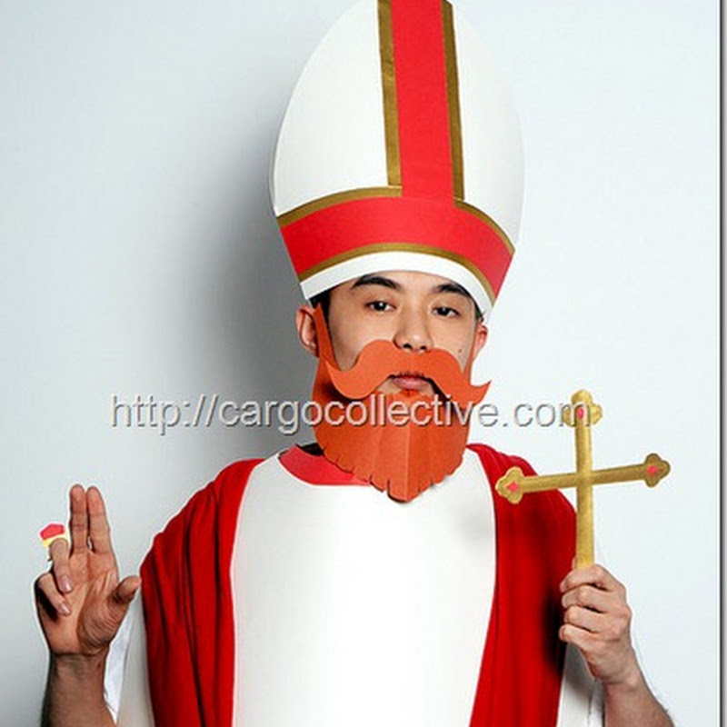 Disfraz de Obispo hecho totalmente de cartulina