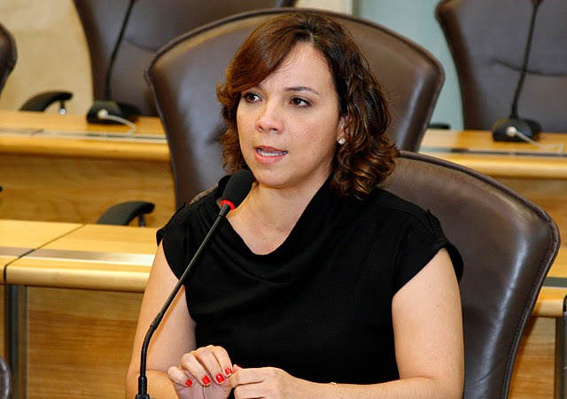 [Larissa_Rosado%255B3%255D.jpg]