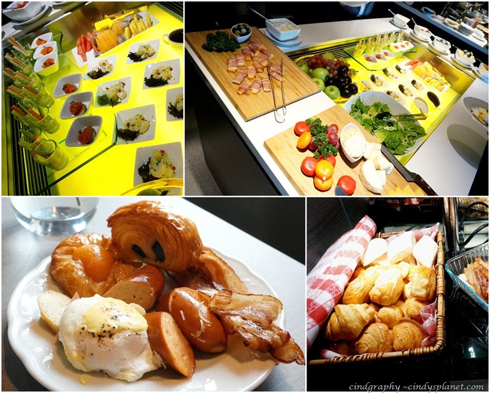 [rendezvous%2520singapore%2520club%2520lounge%2520breakfast%255B2%255D.jpg.webp]