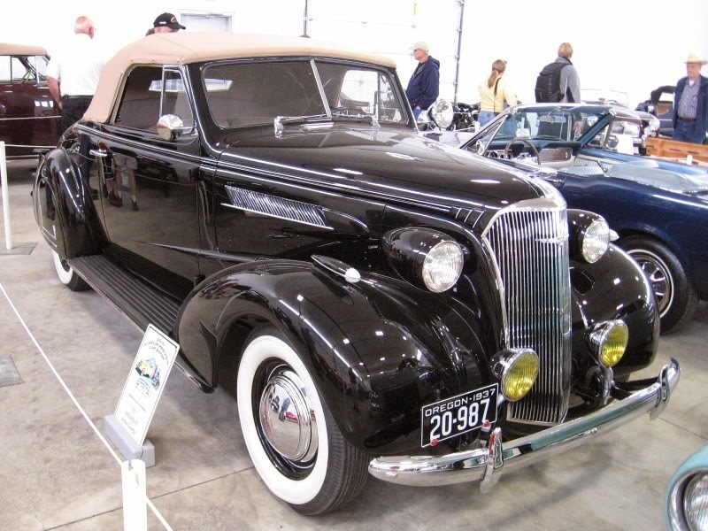 [IMG_4772-1937-Chevrolet-Convertible-.jpg]