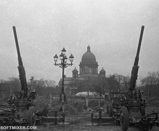 RIAN_archive_5634_Antiaircrafters_guarding_the_sky_of_Leningrad_thumb[6]