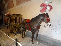 2015.04.06-005 chaises à mules au musée des équipages