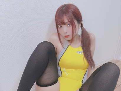 [Fantia] Tomiko (とみこ) 黄色い競泳水着 とニーソ