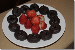 Donettes and strawberries