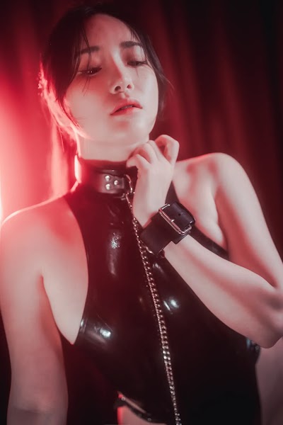 DJAWA Photo – Pia (피아) “Cling to Latex”