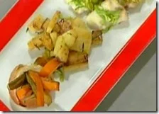 Merluzzo in crosta di zucchine con verdurine all’agro e patate all’origano