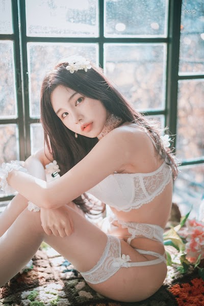 DJAWA Photo – Zzyuri (쮸리) Alluring White