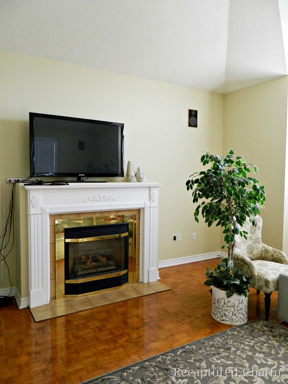 [family-room-upstairs-002a4.jpg]