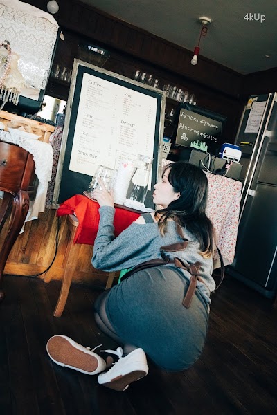 [Loozy] Bambi (밤비) Cafe Alba