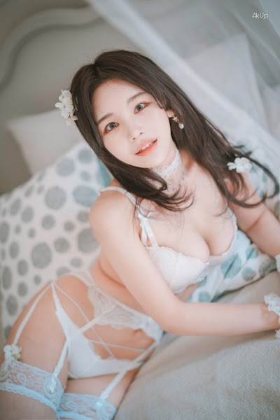 DJAWA Photo – Zzyuri (쮸리) Alluring White