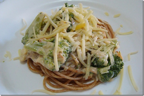 espaguete-integral-com-brócolis-e-requeijão-01