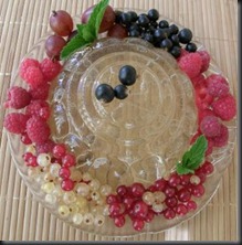 elderflower jelly with berries
