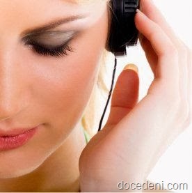 [Woman-listening-to-music%255B9%255D.jpg]