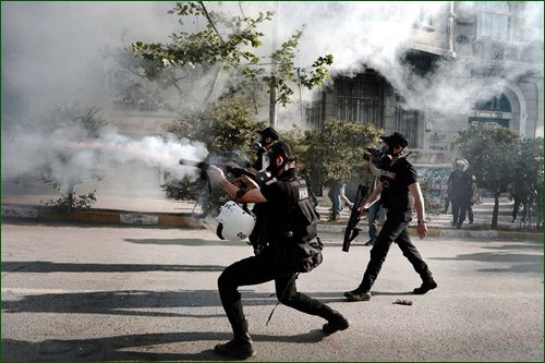 Турецкая полиция разгоняет протестующих