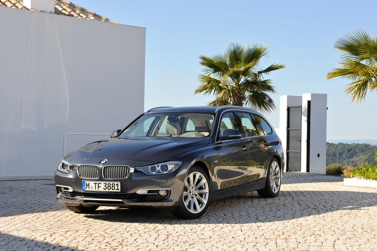 [2013-BMW-3-Series-Touring-1%255B2%255D.jpg]