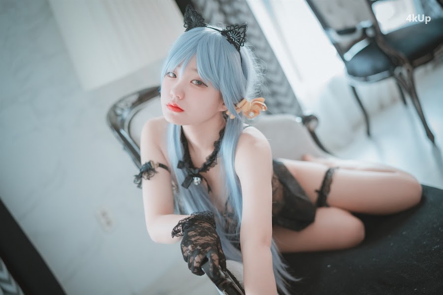 DJAWA Photo – Jeong Jenny (정제니) Schwarz und Wei Katzenmädchen
