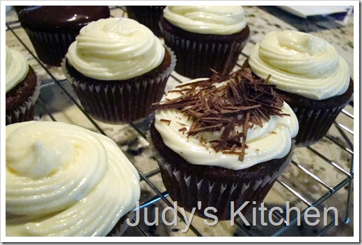 choc cupcakes w wh choc cr ch frosting (2)