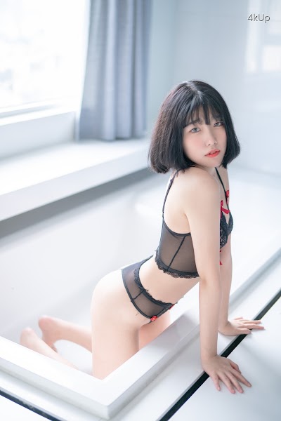 Sonson (손손) Black Rose