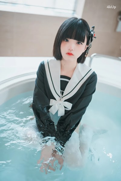 DJAWA Photo – Jeong Jenny (정제니) “Swimming Lessons #12”