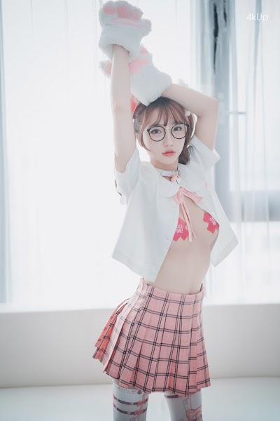 DJAWA Photo – Son Ye-Eun (손예은) Cute Pink