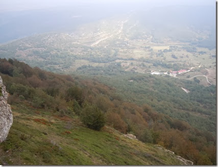 Vistas a Huidobro (Burgos) y su hayedo desde  Peña Otero (1.203m)