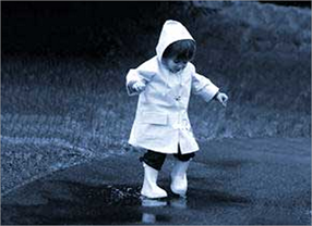 c0 little girl jumping over a puddle