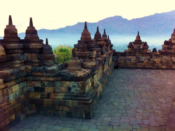 [Borobudur-Temple-at-Sunrise-600-449%255B3%255D.png]