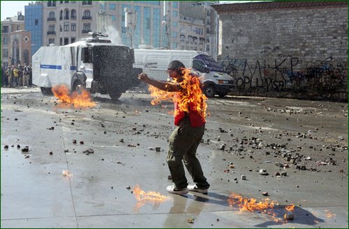 Турецкая полиция разгоняет протестующих