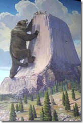 1-8063-Grizzly-Climbing-Devils-Tower