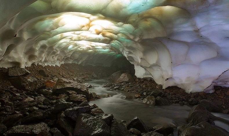 kamchatka-ice-tunnel-13
