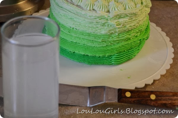 How-to-frost-an-ombre-cake (14)